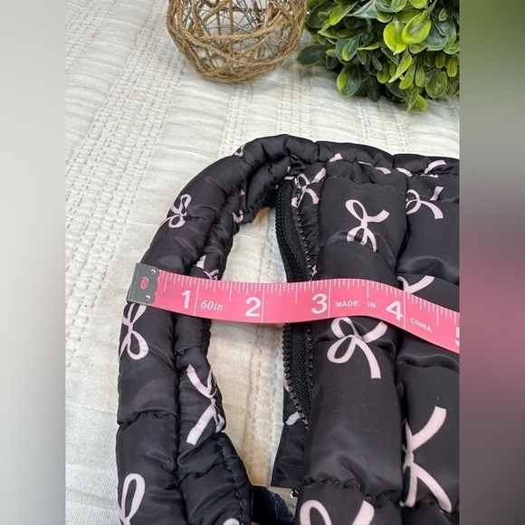 Small Black Puffer Bag with Pink Bows - Picture 7 of 7